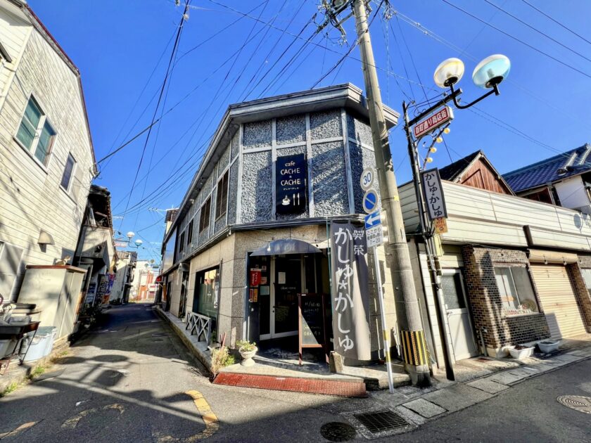 Cafe Cache Cache, a retro kissaten coffee shop in Showa no Machi