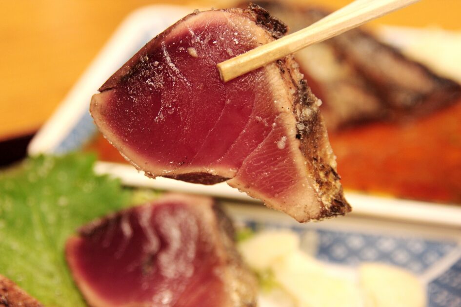 Katsuo no tataki straw-seared bonito served with garlic and ginger at Hirome Market
