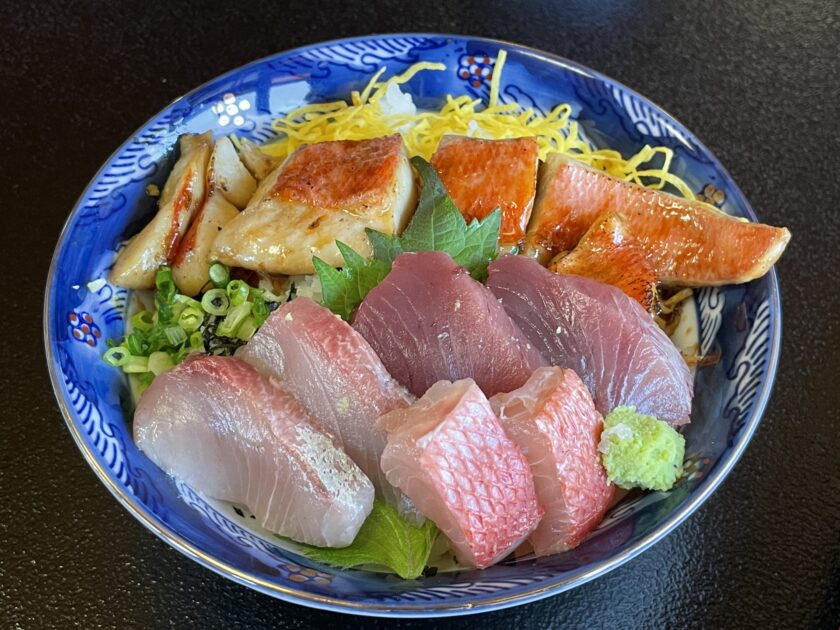 Muroto Kinme-don rice bowl topped with teriyaki alfonsino and fresh sashimi
